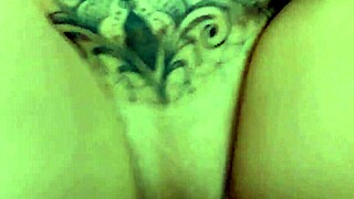 meti gostoso na buceta da tia dela e gozei tudo dentro ate transbordar de porra