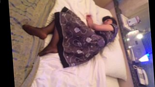 최면 나이트 테라피에서 끝없는 오르가즘 체험