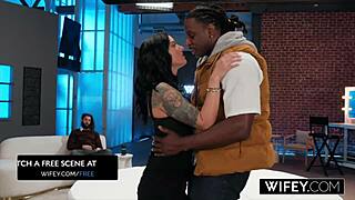 Wifey Alyx Urie Devours BBC in Crazy Hotwife Show for Hubby