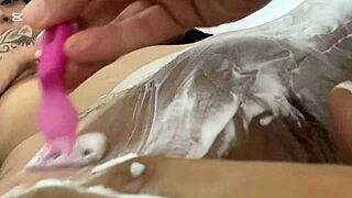 Mama tiri latina nakal minta anak tiri cukur memeknya closeup