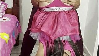 jugando con su culito inocente... la corrompi mientras cuidaba