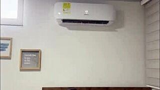 Le doy buena compañía a mi hermanastro cabalgando su rica polla cremosa