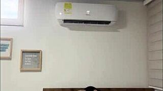 Le doy buena compañía a mi hermanastro cabalgando su rica polla cremosa