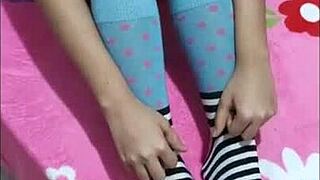 jugando con su culito inocente... la corrompi mientras cuidaba