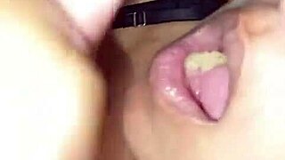 quieres ver como la joven casada mama verga negra en doggy?