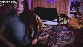 Hey watch me twerk ass ripping clothes in red pantyhose