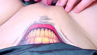 puta cachonda mueve su culo grande mientras la folla su amante en casa