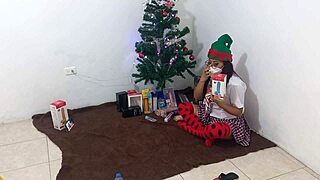 Mature student slut masturbates clit with dildo for Christmas homemade 🎄🔥