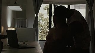 Modelo porno bent over fucked by tiny roommate in home office!