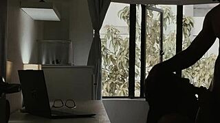 Modelo porno bent over fucked by tiny roommate in home office!