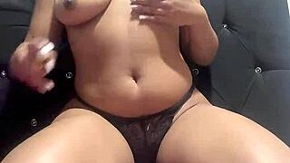 omg this nerdy latina amateur is rubbing her pussy so good on the sofa 😩💦