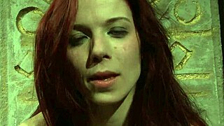 Niki fox spills secrets in pre and post scene backstage chat