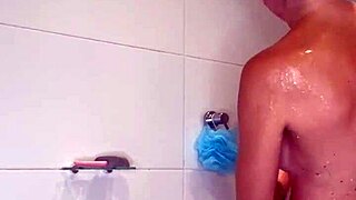 alineflavio's cute blonde shaved amateur update
