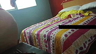 mi marido exige videollamada donde me follo su hijastro cada mes