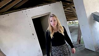 Unschuldiges Mädchen Im Lostplace Von Zwei Schwänzen Hart Abgefickt!