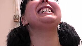 aussie amateur girlfriend fingering turns into steamy pussy play