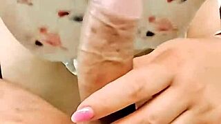 milf latina sucks off construction worker with homemade wet mamada