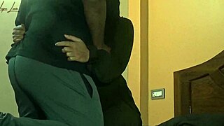 i luv ridin gardeners huge bbc when home alone it feels amazin... cant stop!