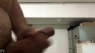 PUNHETA SAFADA CUMS HARD! MONSTER COCK EXPLODES!