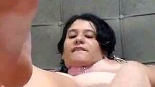 Novinha stuffs toys in wet pussy cumming hard!