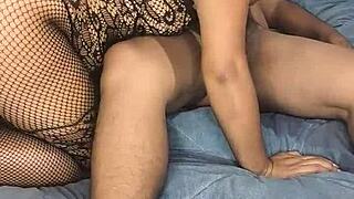 follando a mi empleada latina con lenceria nueva en su culo