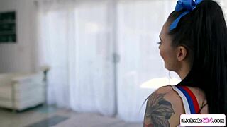 Brunette spreads wide as girlfriend dives into her eager wet pussy lick