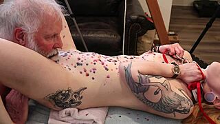 petite blonde gettin' railed by old man 😈🔥