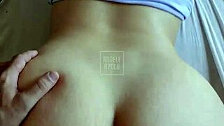 loirinha rabuda rebola submissive on muscular bodybuilder cock