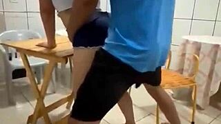Apostei a buceta da esposa no bilhar e ela deixou ele gozar dentro dela