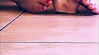 Cute tranny Veronica Vegas rams huge dildo deep in ass solo