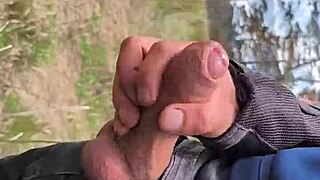 flashing my huge cock outdoors while ladies watch me stroke 😏💦