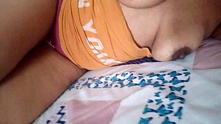 ha llegado el momento pa' jugar con mi coño... me excita taaanto