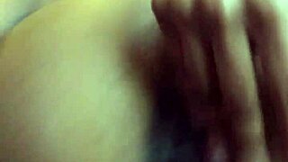 Whoa sexy gf's hot fingering pussy show!