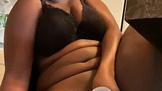 whoa that shaved juicy ebony pussy creams up nice during ass shaking solo 😍🍑
