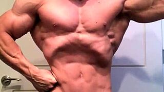 throwback thursday to feb 2018 pre-arnold classic amateur era... i think this was my best look ever tbh 🔥💪😍