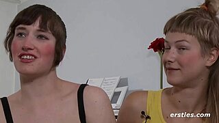 mädels from north germany licking clits and pussy in hot lesbian toy play