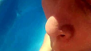 mamando la verga de mi novio en la piscina 😘🌊💦