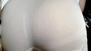 me quedo en casa de doña mary y la cojo doggystyle en la noche