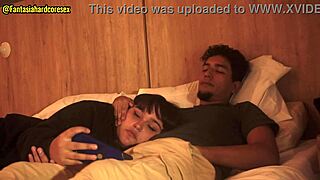 mi hermanastra siente mis ganas de garganta profunda y se entrega gimiendo casi nos pillan