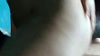 Esposo flagra via câmeras, mas ela adora pular na polla grossa do melhor amigo com creampie e facial