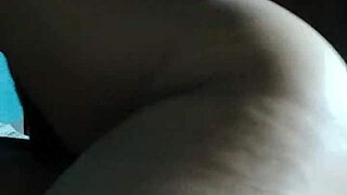 Esposo flagra via câmeras, mas ela adora pular na polla grossa do melhor amigo com creampie e facial