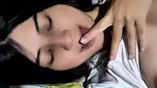 yo yulieth gómez rubbing her huge natural tits and juicy curves solo 😘🍒