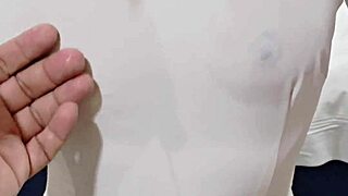 WOW, CAN YOU BELIEVE THIS CUTE VIETNAMESE LADY IN TRADITIONAL ATTIRE FLASHES HAIRY PUSSY OUTDOORS?