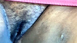 olha essa buceta peluda da crente bem cameltoe pro corno ver??