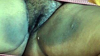 olha essa buceta peluda da crente bem cameltoe pro corno ver??