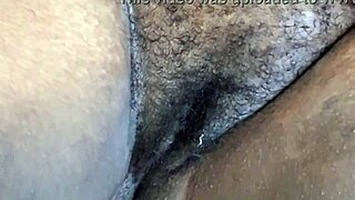 olha essa buceta peluda da crente bem cameltoe pro corno ver??