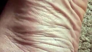 dawnskye1962 shrinks him tiny into foot creases fetish