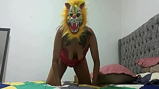 oi fãs, essa tigresa faz baile erótico e se masturba gostoso pra vocês!