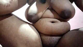 Bhabhi's Huge Natural Boobs Bounce in Curvy Homemade Girlfriend Play