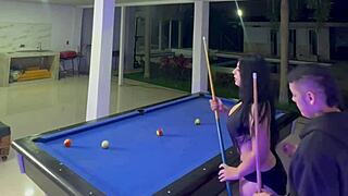 la chica de la uni se deja follar duro despues del billar con su novio ausente